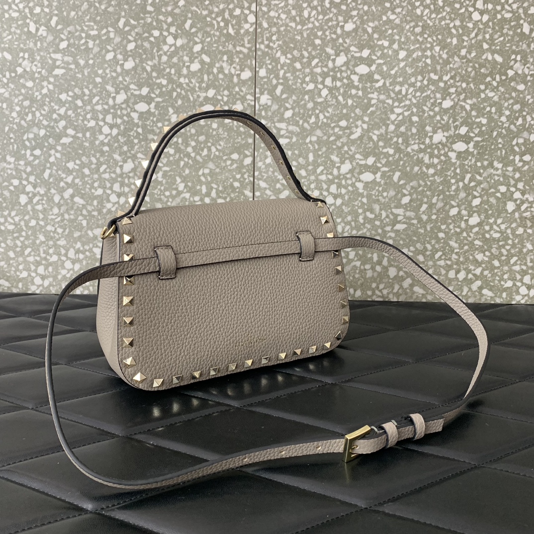 Valentino Garavani Rockstud Handbag Shoulder Bag in Grey Grainy Calfskin